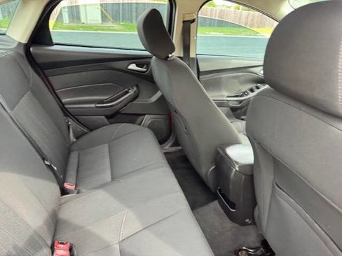 Used 2015 Ford Focus SE w/ SE Sport Package image 11