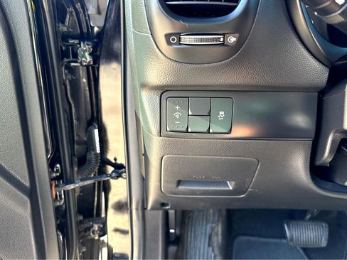 Used 2016 Kia Soul image 20