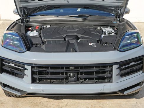 Used 2025 Porsche Cayenne E-Hybrid w/ Premium Package Plus AWD/4WD image 8