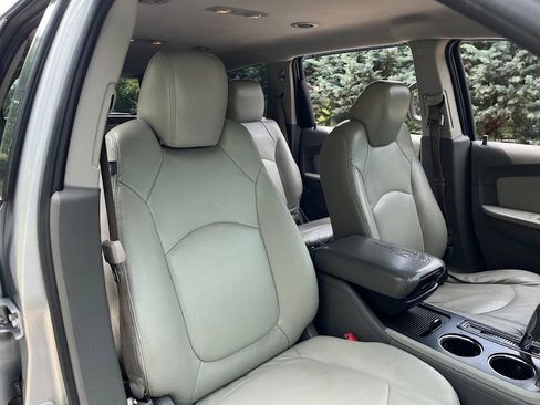 Used 2011 Chevrolet Traverse LT w/ LPO, 'HIT The Road' Package FWD image 34
