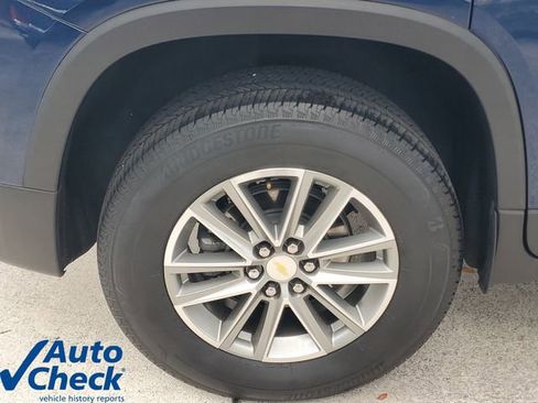 Used 2023 Chevrolet Traverse LT FWD image 8