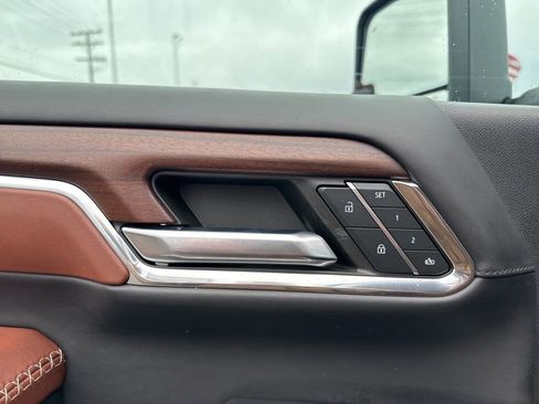 Used 2024 GMC Sierra 3500 Denali Ultimate image 12