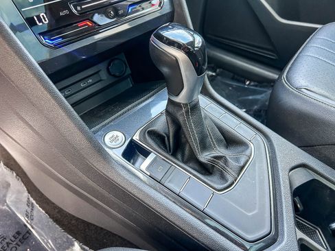Certified 2023 Volkswagen Tiguan SE w/ Panoramic Sunroof Package FWD image 17