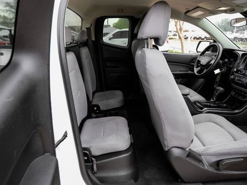 Used 2021 Chevrolet Colorado W/T image 33