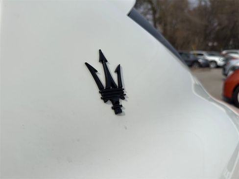 Used 2023 Maserati Levante Modena image 29