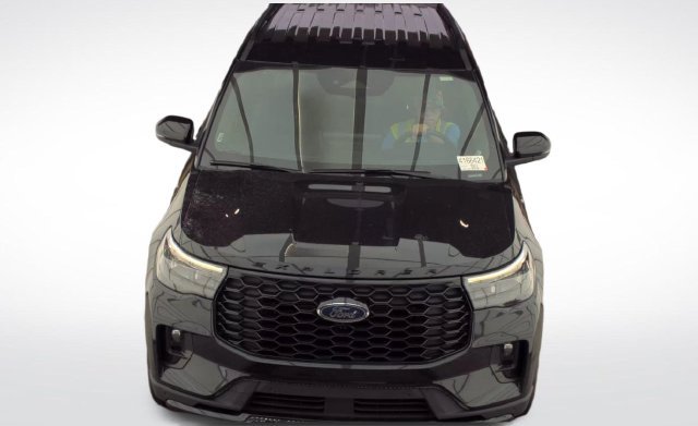 Used 2025 Ford Explorer ST-Line w/ ST-Line Street Pack AWD/4WD image 7