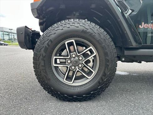 Used 2025 Jeep Gladiator Mojave AWD/4WD image 9