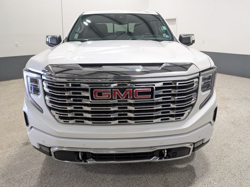 Used 2024 GMC Sierra 1500 Denali w/ Denali Reserve Package AWD/4WD image 8
