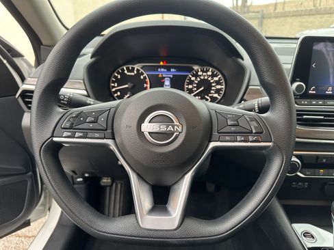 Used 2025 Nissan Altima 2.5 SV image 31