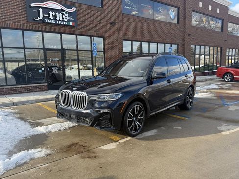 Used 2019 BMW X7 xDrive50i w/ M Sport Package image 2