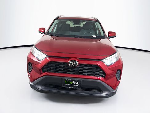 Used 2022 Toyota RAV4 XLE w/ Convenience Package FWD image 2