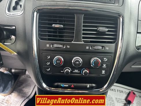 Used 2016 Dodge Grand Caravan SE FWD image 14