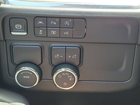Used 2025 Chevrolet Tahoe LS RWD image 18