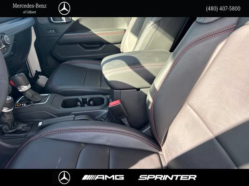 Used 2025 Jeep Wrangler Unlimited Rubicon AWD/4WD image 12