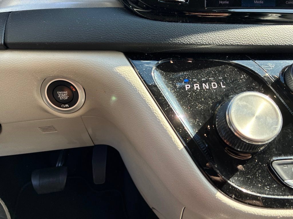 Used 2023 Chrysler Pacifica Touring-L FWD image 28