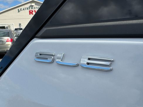 Used 2023 GMC Terrain SLE w/ Driver Convenience Package image 26