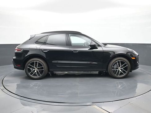 Certified 2025 Porsche Macan AWD/4WD image 24
