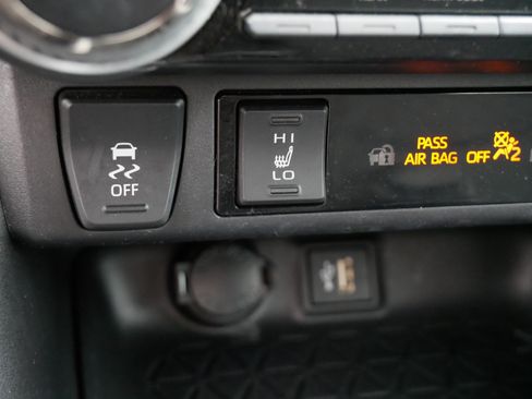 Used 2024 Toyota RAV4 XLE w/ Convenience Package AWD/4WD image 30