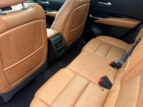 Used 2025 Cadillac XT4 Sport w/ LPO, Onyx Lite Package FWD image 15