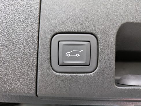 Used 2025 Cadillac XT4 Premium Luxury w/ Technology Package image 12