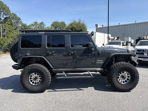Used 2018 Jeep Wrangler Unlimited Sport S AWD/4WD image 9
