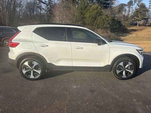 Certified 2025 Volvo XC40 B5 Plus w/ Protection Package Premier image 8