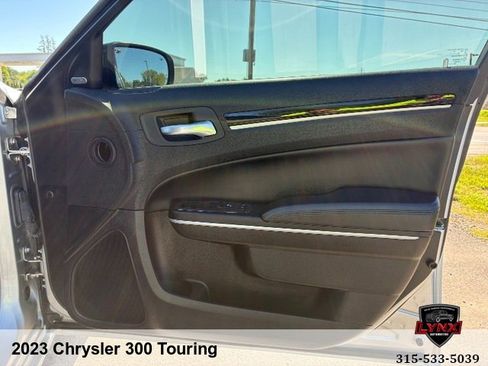 Used 2023 Chrysler 300 Touring w/ Safetytec Plus Group RWD image 32