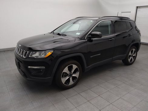 Used 2018 Jeep Compass Latitude w/ Popular Equipment Group AWD/4WD image 2