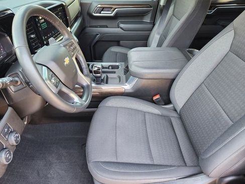 Used 2025 Chevrolet Silverado 1500 LT image 4