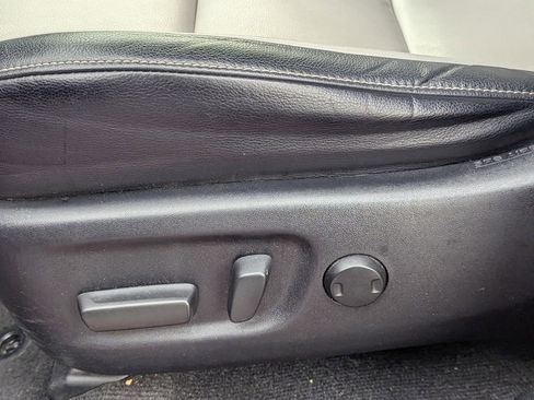 Used 2016 Toyota RAV4 Limited image 27