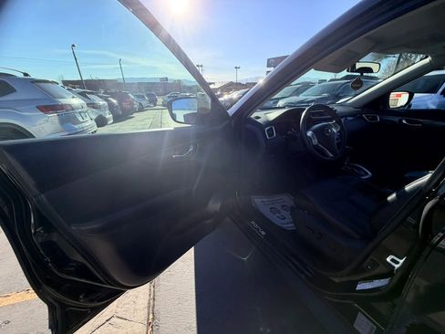 Used 2016 Nissan Rogue SL w/ SL Premium Package AWD/4WD image 10