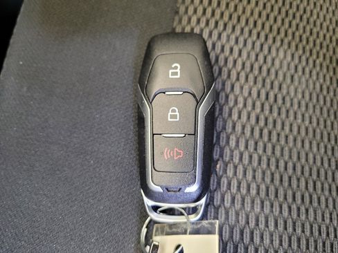 Used 2017 Ford Explorer XLT AWD/4WD image 32