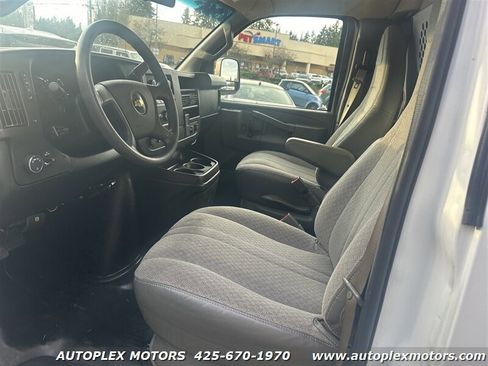 Used 2017 Chevrolet Express 2500 image 18
