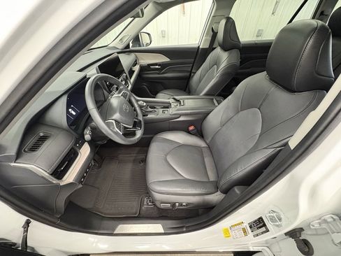 Certified 2024 Toyota Grand Highlander Limited image 14