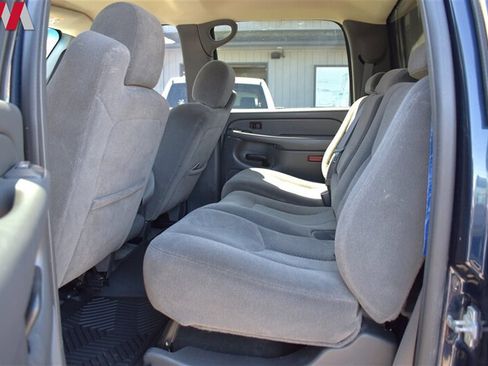 Used 2006 Chevrolet Silverado 2500 LT w/ Heavy-Duty Power Package AWD/4WD image 16