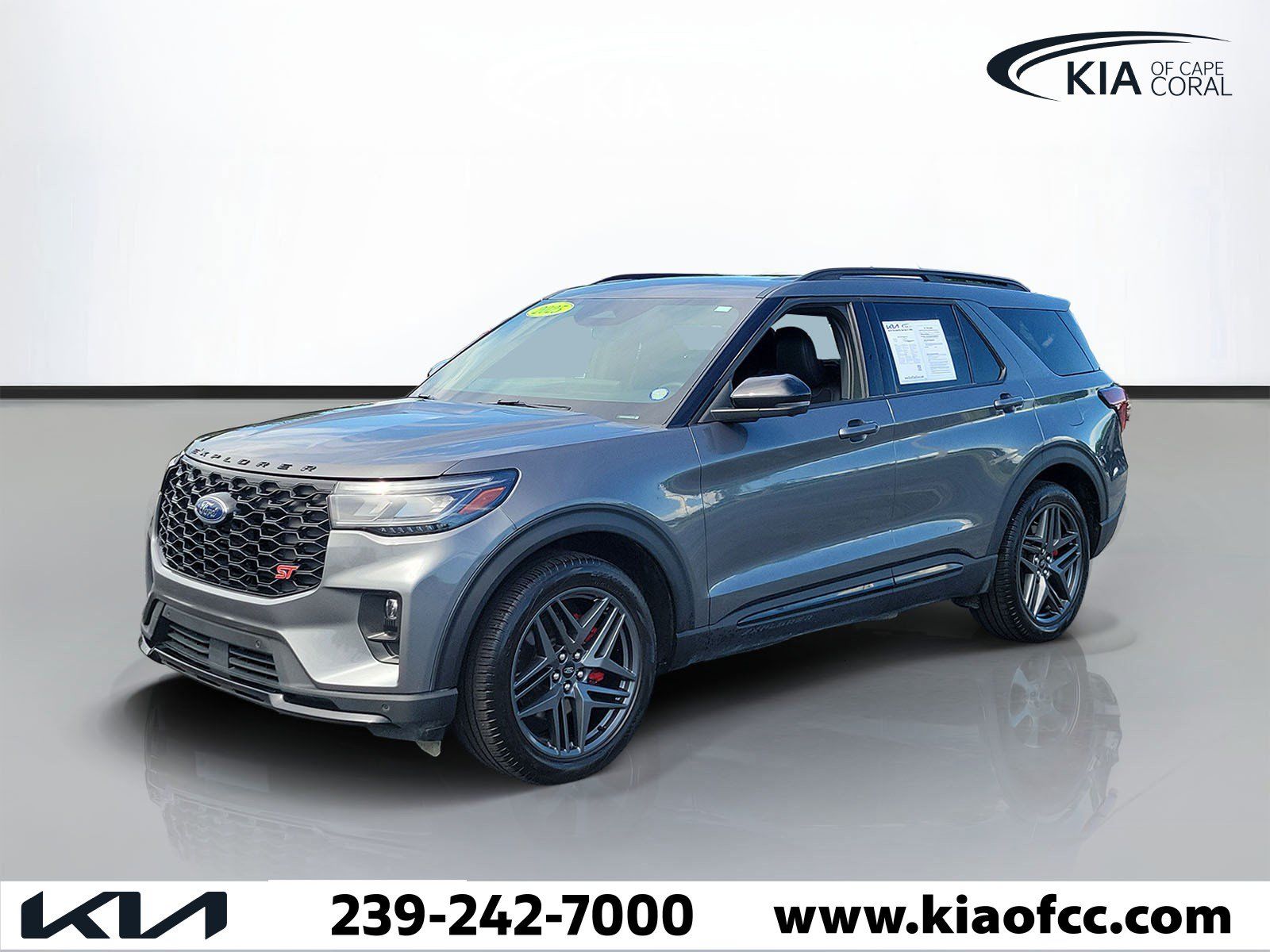 Used 2025 Ford Explorer ST w/ Sun And Sound Package RWD image 3
