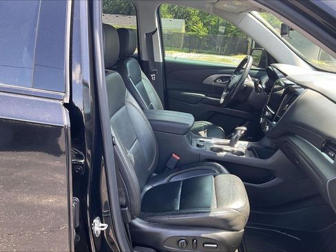 Used 2021 Chevrolet Traverse RS w/ LPO, Floor Liner Package FWD image 7