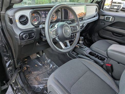 Used 2024 Jeep Wrangler Sahara image 17