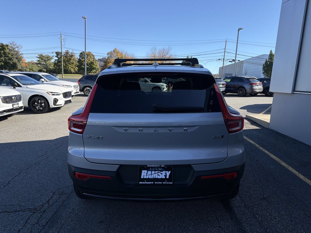 Certified 2025 Volvo XC40 B5 Plus w/ Climate Package AWD/4WD image 7