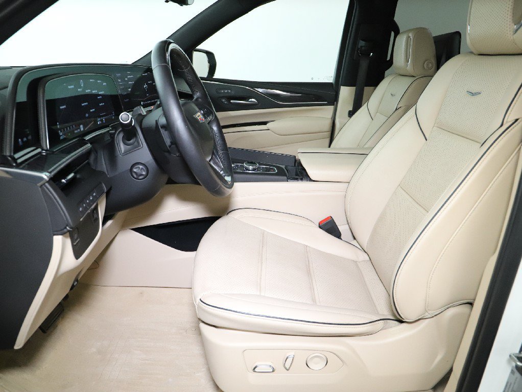 Used 2023 Cadillac Escalade Premium Luxury AWD/4WD image 24