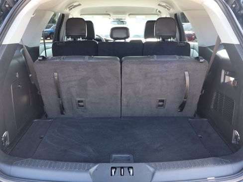 Used 2024 Ford Explorer XLT w/ Equipment Group 202A AWD/4WD image 30