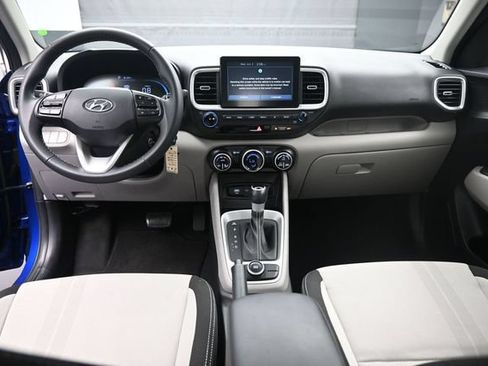 Used 2023 Hyundai Venue SEL FWD image 9