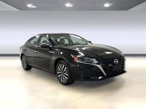 Used 2025 Nissan Altima 2.5 SV image 6