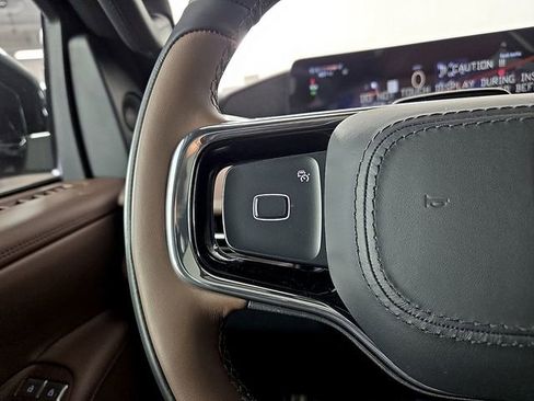 New 2025 Lincoln Navigator L Reserve AWD/4WD image 19