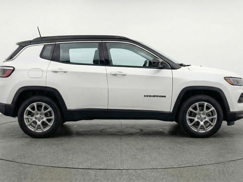 Used 2025 Jeep Compass Limited AWD/4WD image 8