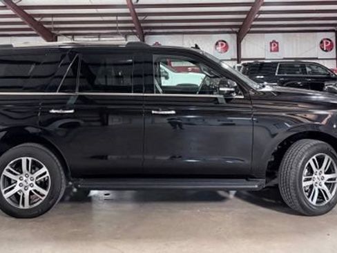 Used 2024 Ford Expedition Limited AWD/4WD image 2