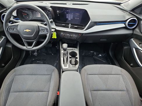 Used 2025 Chevrolet Trax LS FWD image 11