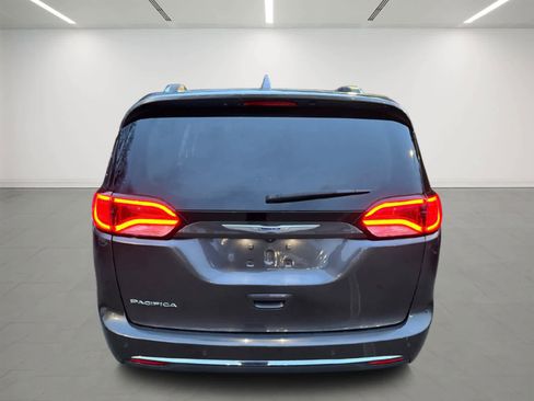 Used 2019 Chrysler Pacifica Touring-L image 5