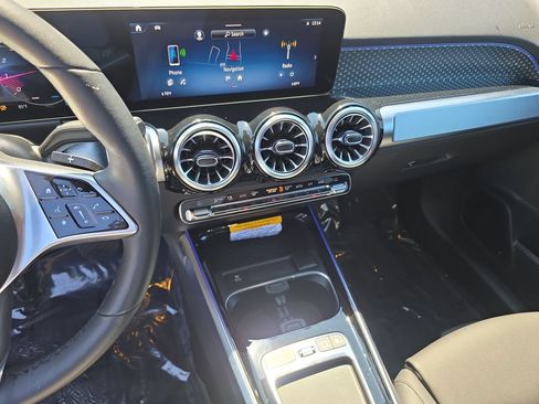 Certified 2025 Mercedes-Benz GLB 250 4MATIC image 30