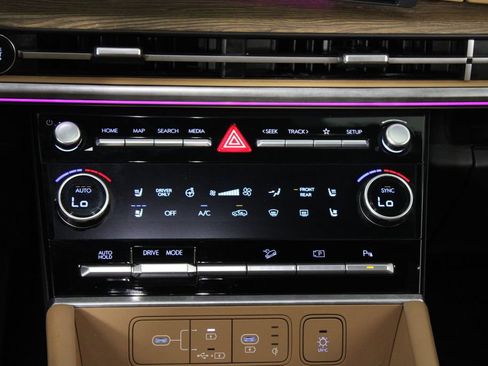 Certified 2025 Hyundai Santa Fe Limited FWD image 22